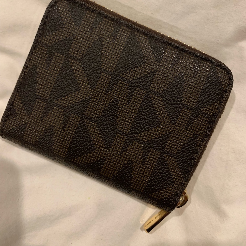 Michael Kors Crossbody purse and wallet - Picture 3 of 8